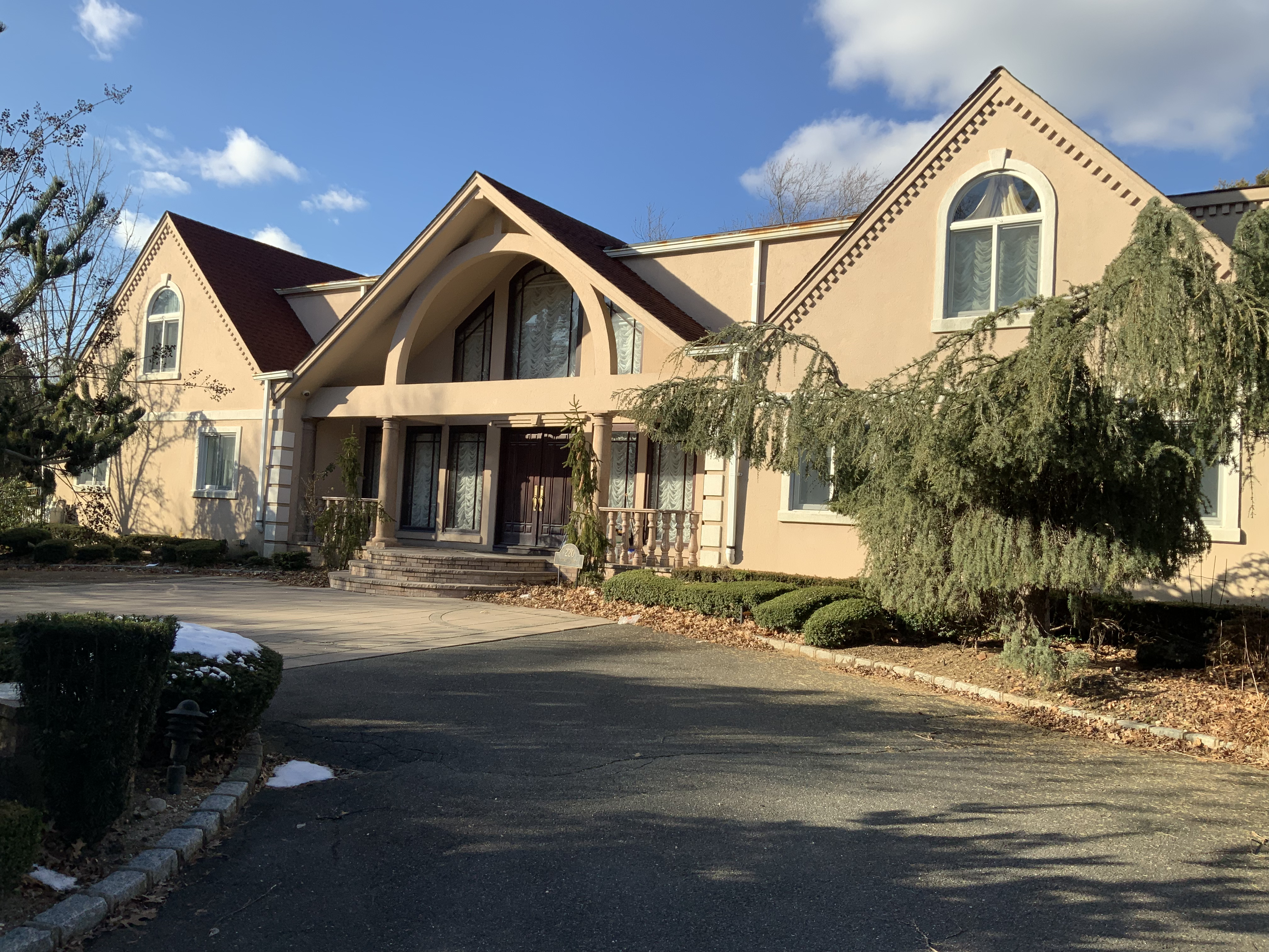 Everit Avenue exterior before renovation