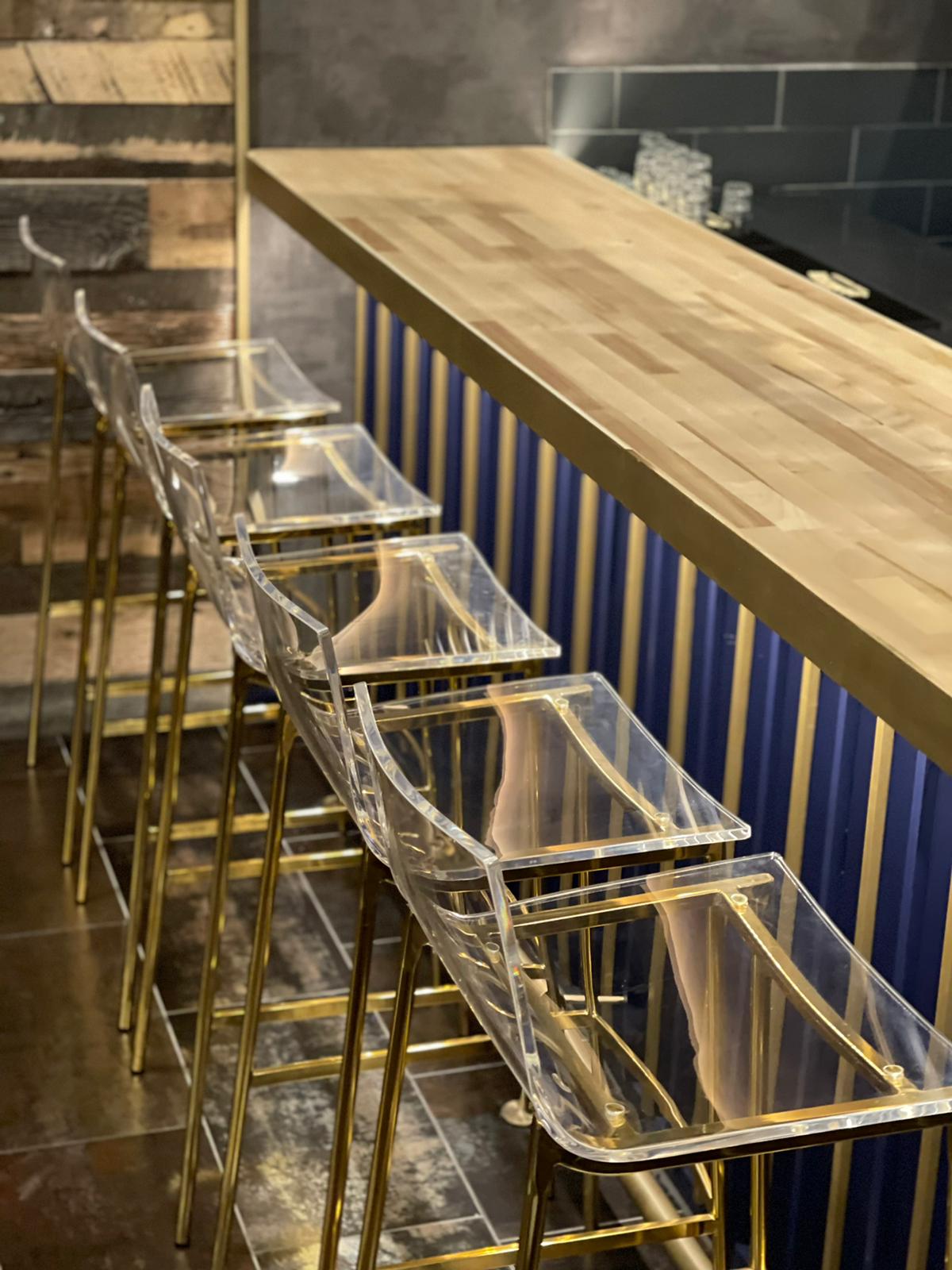 Willow bar full view with seating