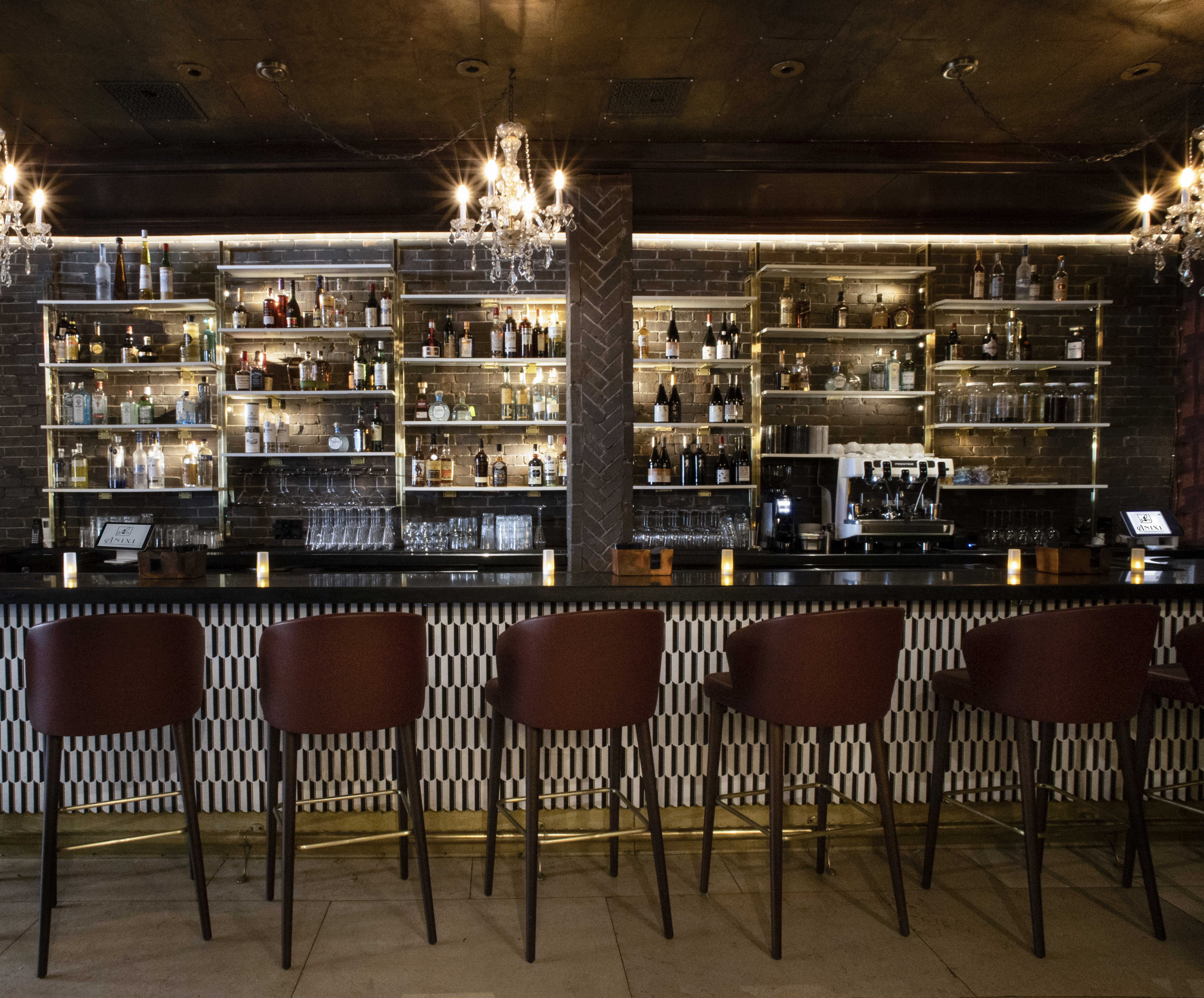 Anixi bar