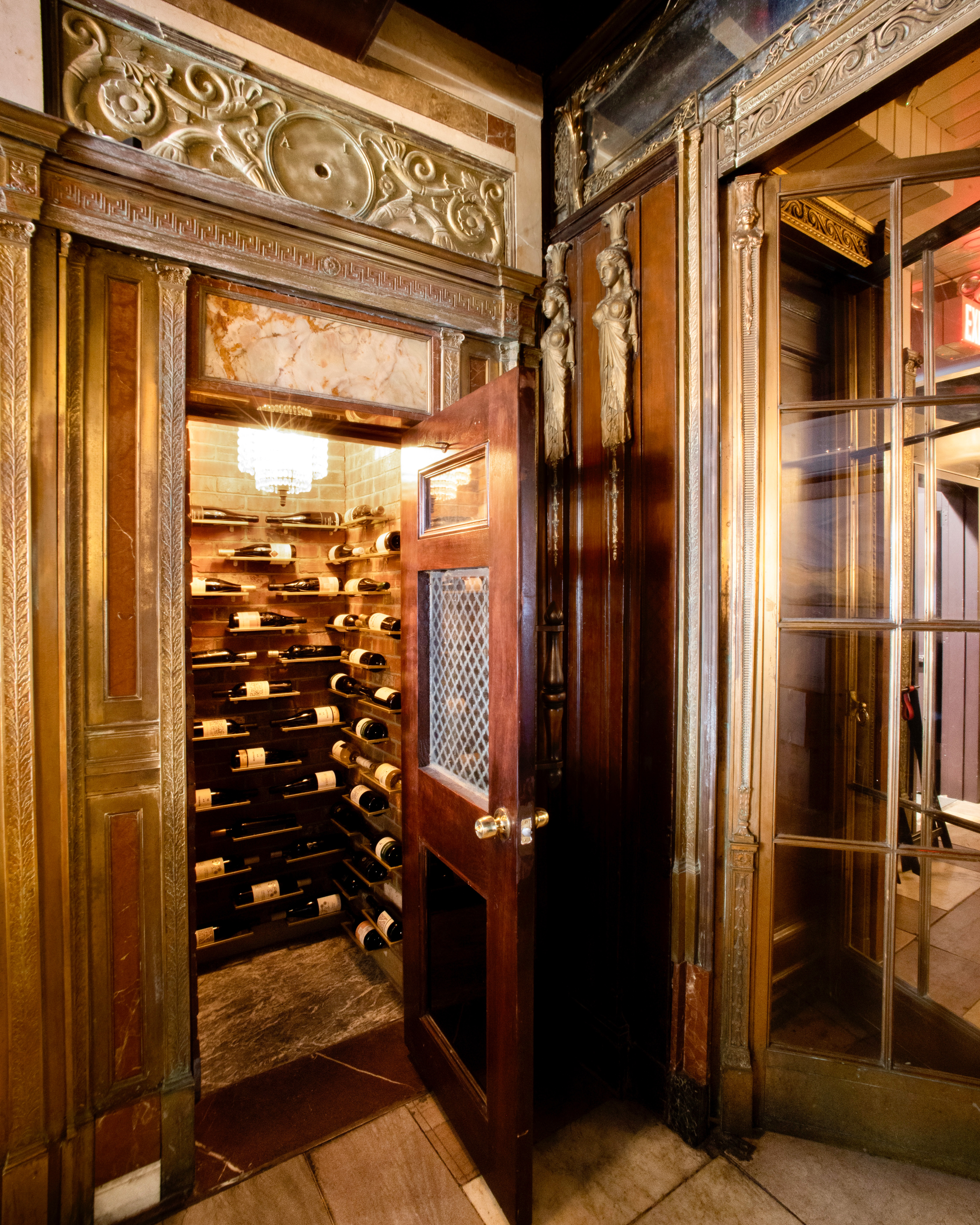 Anixi bar detail